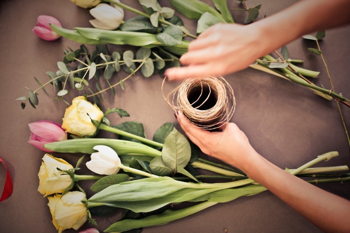 Seasonal Crafts: Holiday and Seasonal DIY Projects for All Ages - image 3