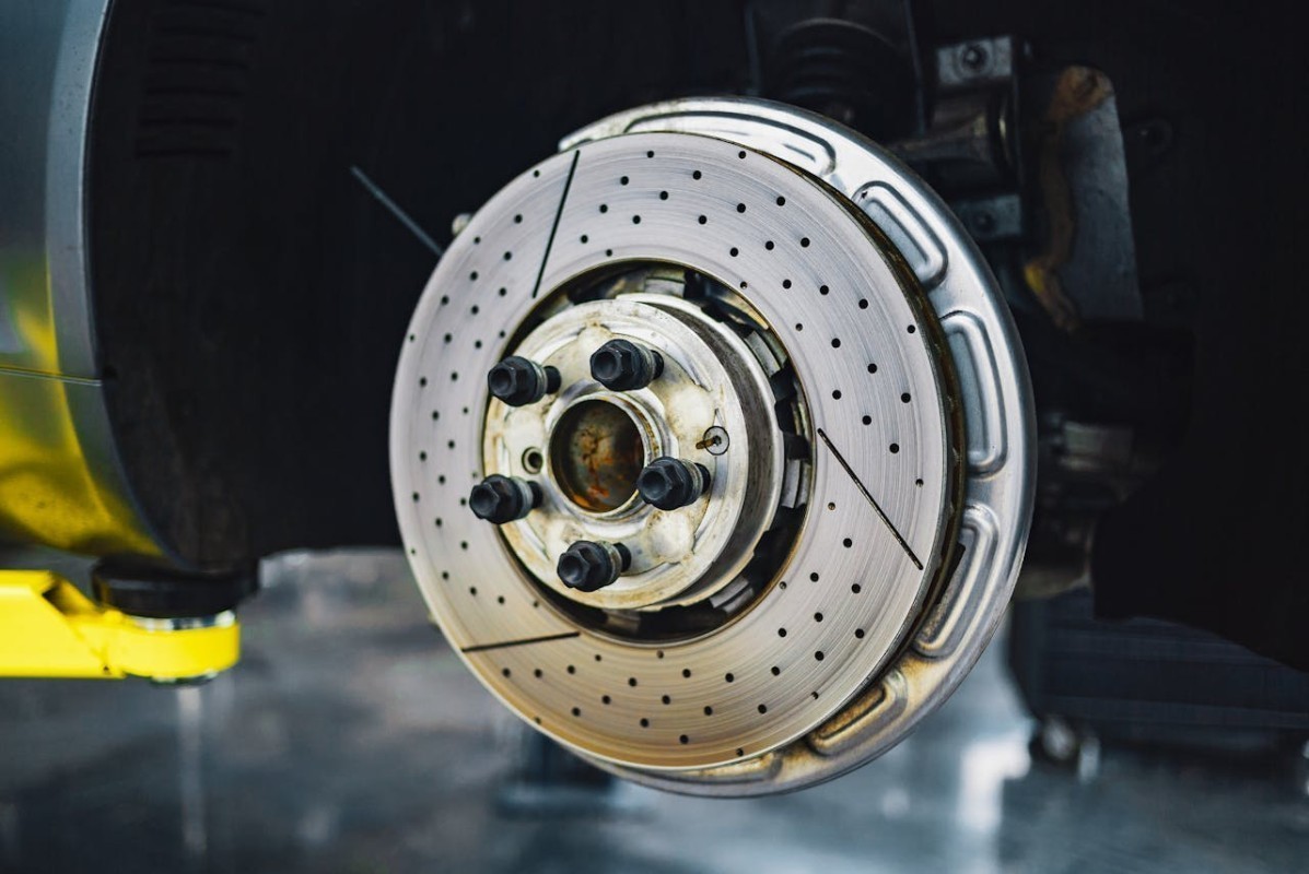 Brake Maintenance: Signs of Wear, Inspection Tips, and DIY Replacement