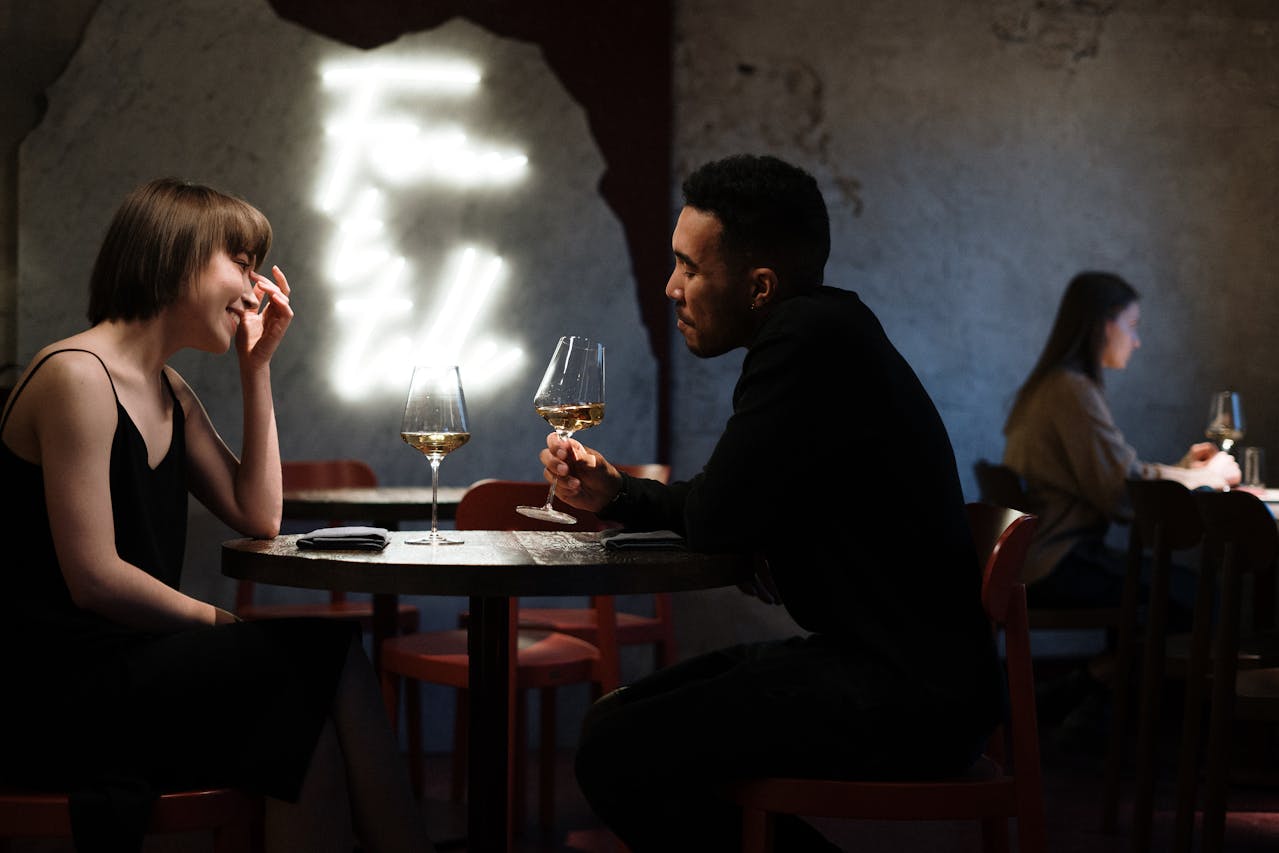 Cocktails at the Bar: Bold and Flirty