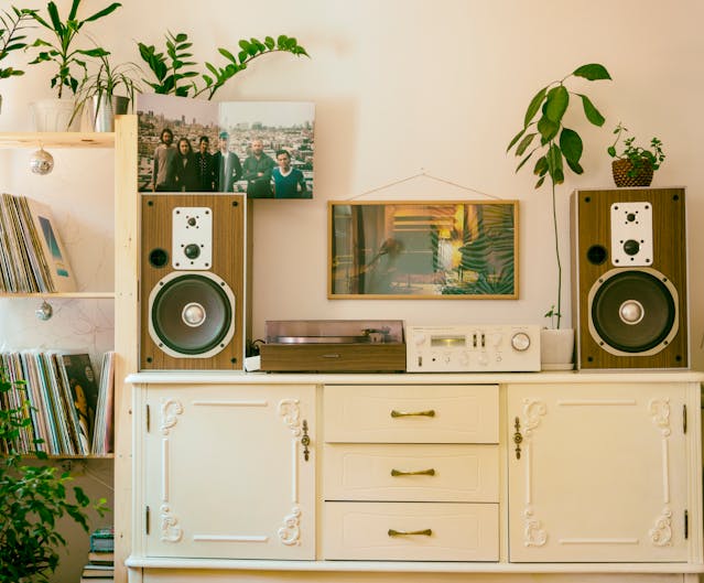 Statement Pieces: Adding Personality and Flair to Your Home Decor