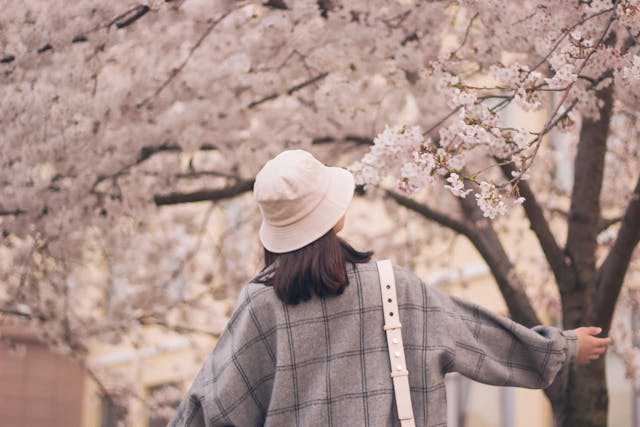 Spring: Light Layers and Fresh Colors